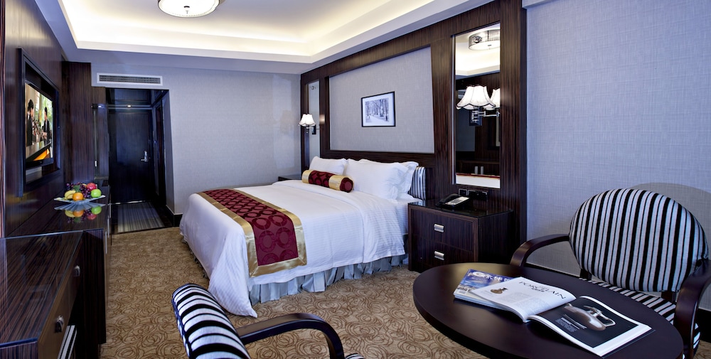Deluxe Queen Room