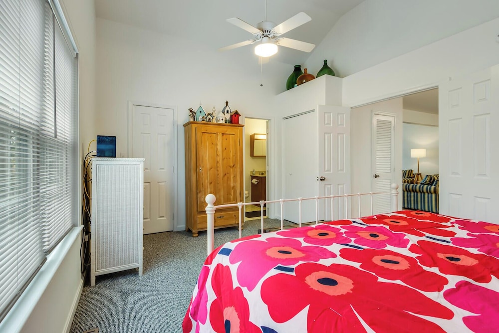 Cottage, Multiple Beds, Patio, Pool View (COLUMBIA AVENUE 17)