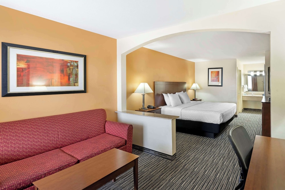 Suite, 1 King Bed, Non Smoking, Microwave photo 1