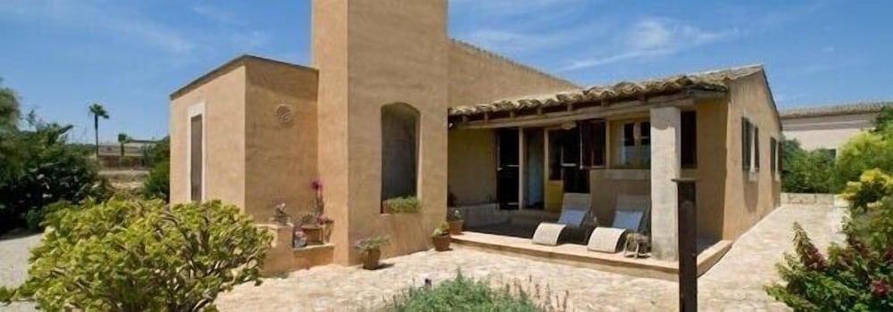 Villa photo 2