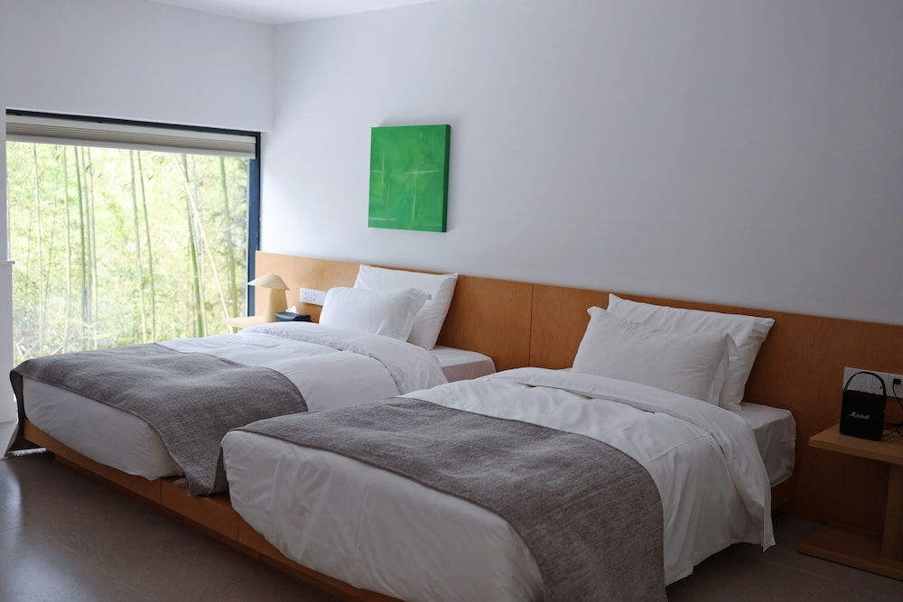 Luxury House, Hill View photo 1