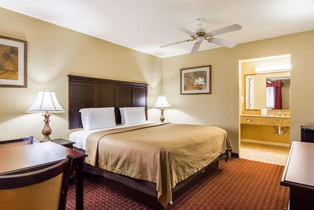Standard Room, 1 King Bed photo 1