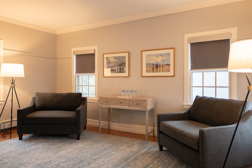 Deluxe Suite photo 2