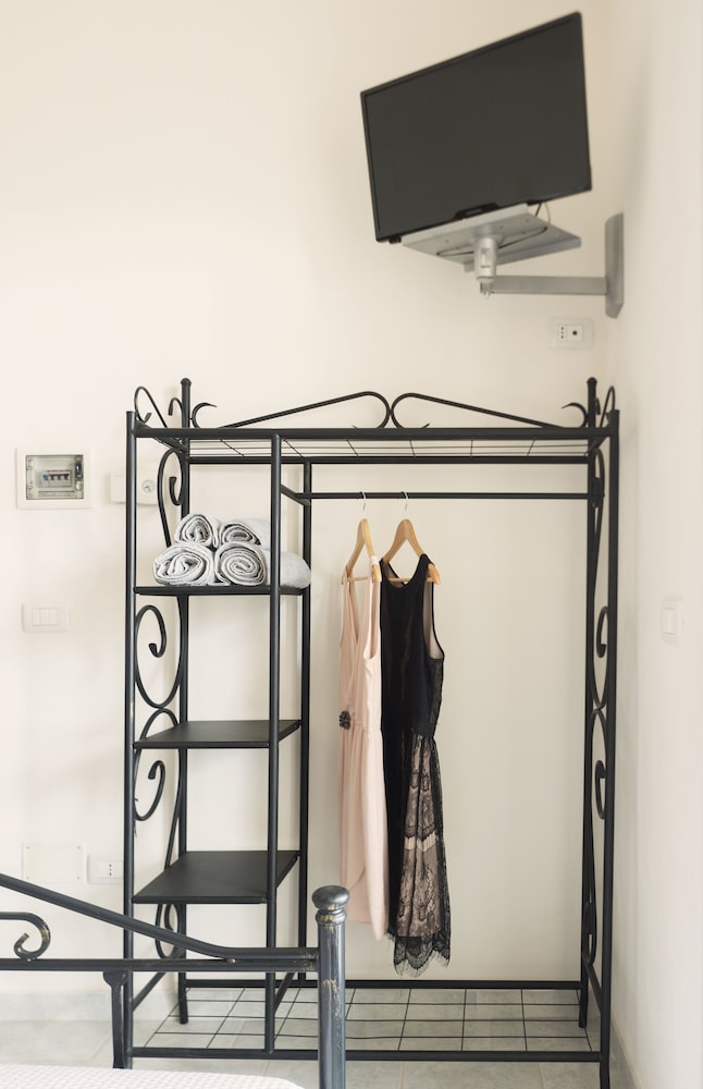 Comfort Studio, 1 Queen Bed photo 3