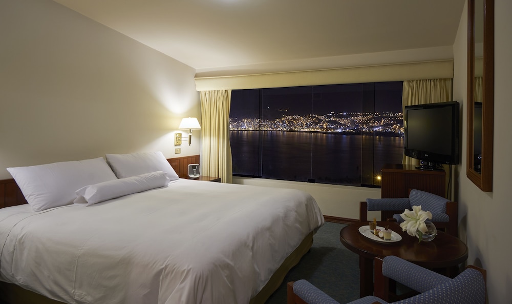 Superior Room, 1 Queen Bed photo 1