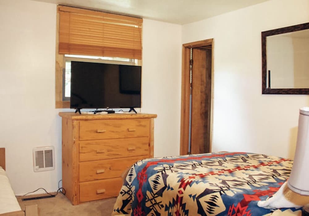 Double Room, Multiple Beds photo 3