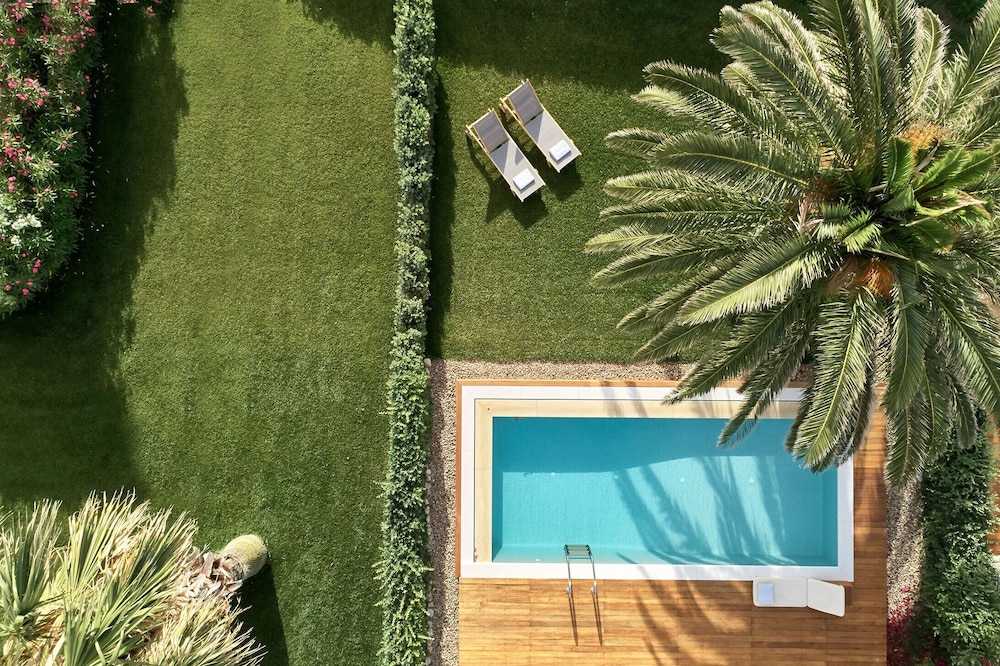 Suite (Pool Experience) - Photo 7
