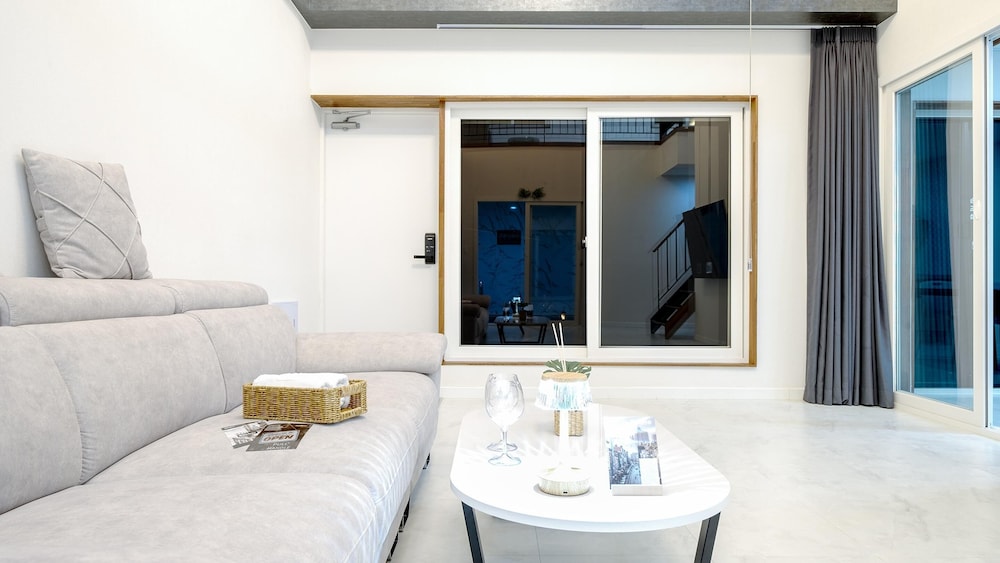 Basic Room, 1 Bedroom (Poolvilla 104  Alnitak) photo 2