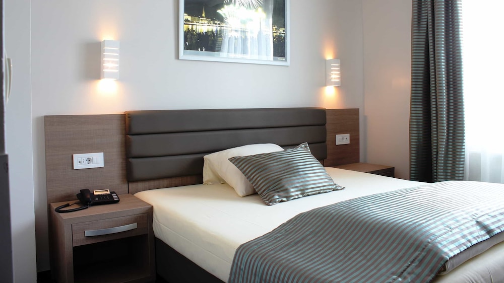 Standard Single Room, Non Smoking, Courtyard View, photo 6