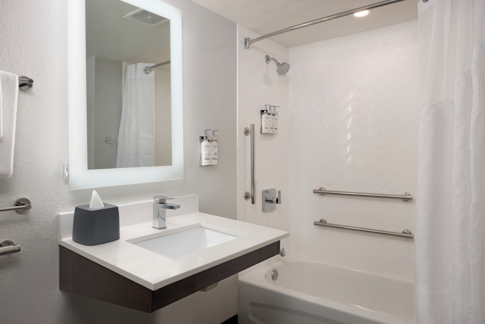 Standard Room, 1 King Bed, Accessible (Communications)
