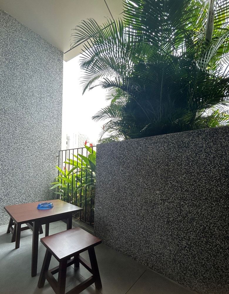 City Apartment - Photo 5