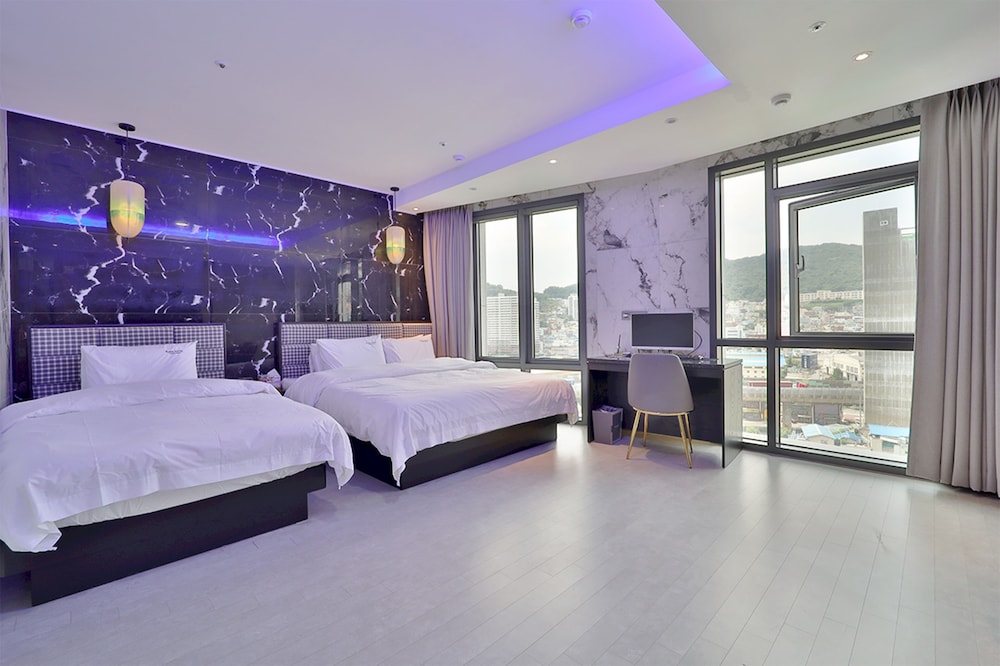 Signature Suite