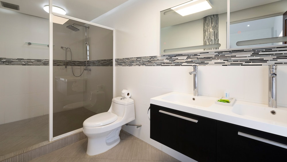 Family Suite With Jacuzzi photo 2