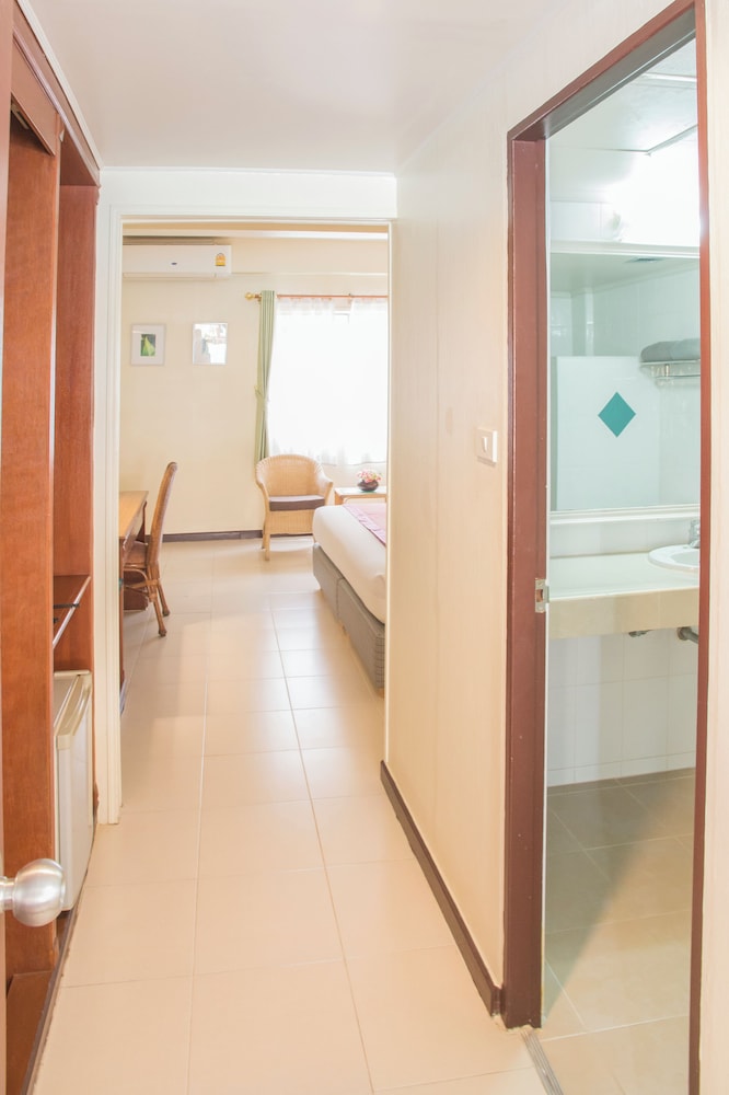 Deluxe Room - Photo 5