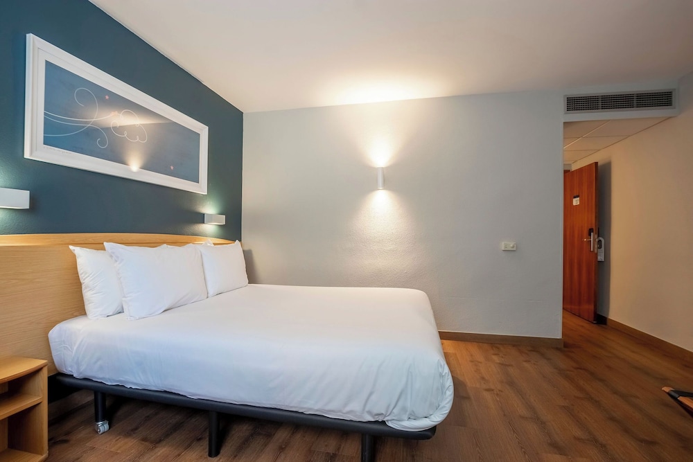 Room - Photo 6