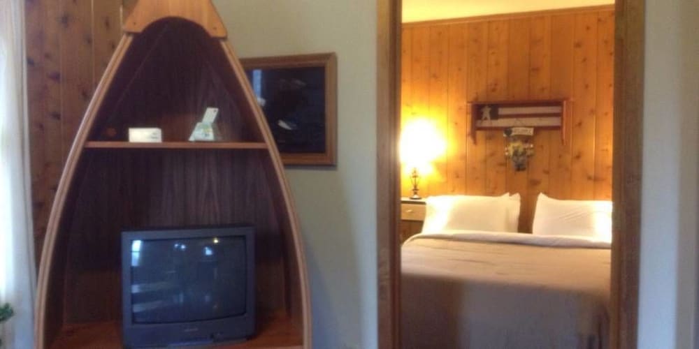 Cabin, 2 Bedrooms, Kitchen (The Eagle) photo 1