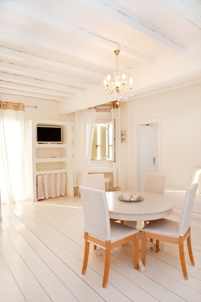 Superior Suite - Photo 3