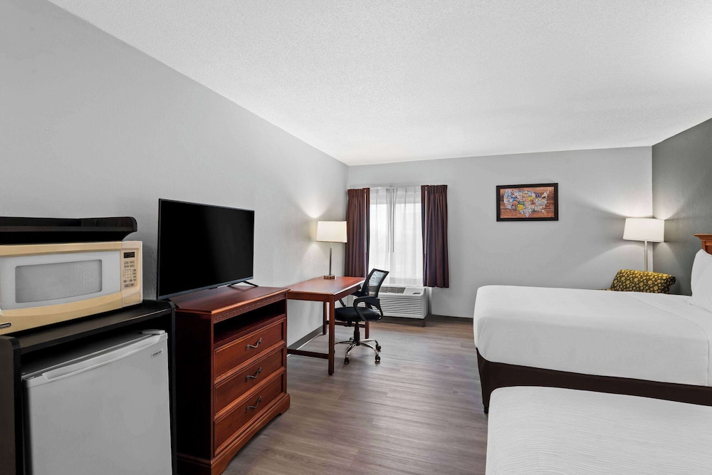 Room, 2 Queen Beds, Non Smoking - Photo 4