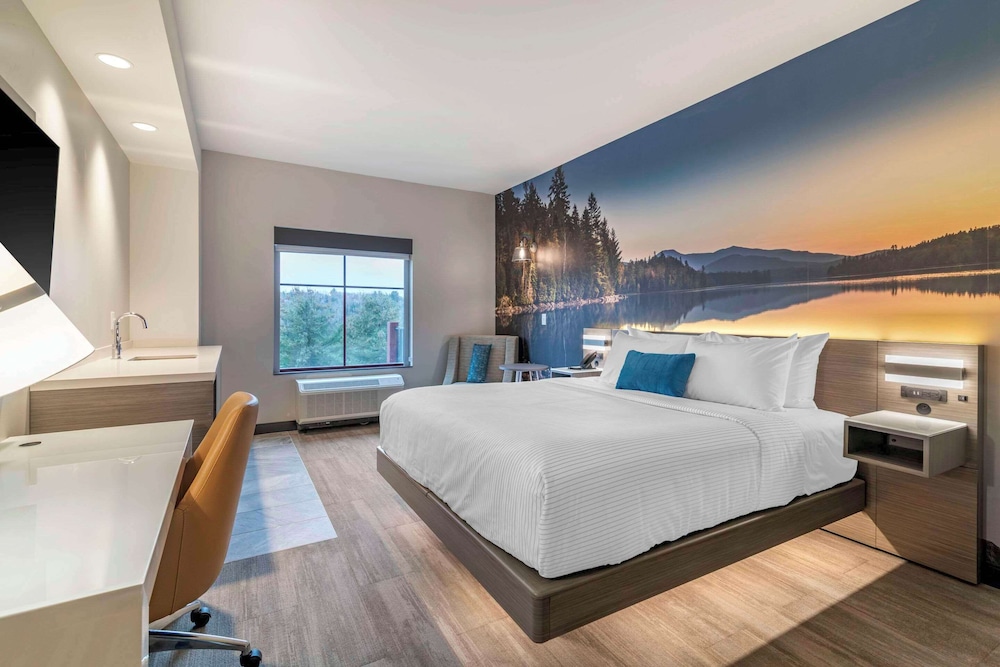 Suite, 1 King Bed, Non Smoking - Photo 1