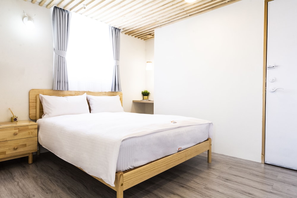 Standard Double Room - Photo 23