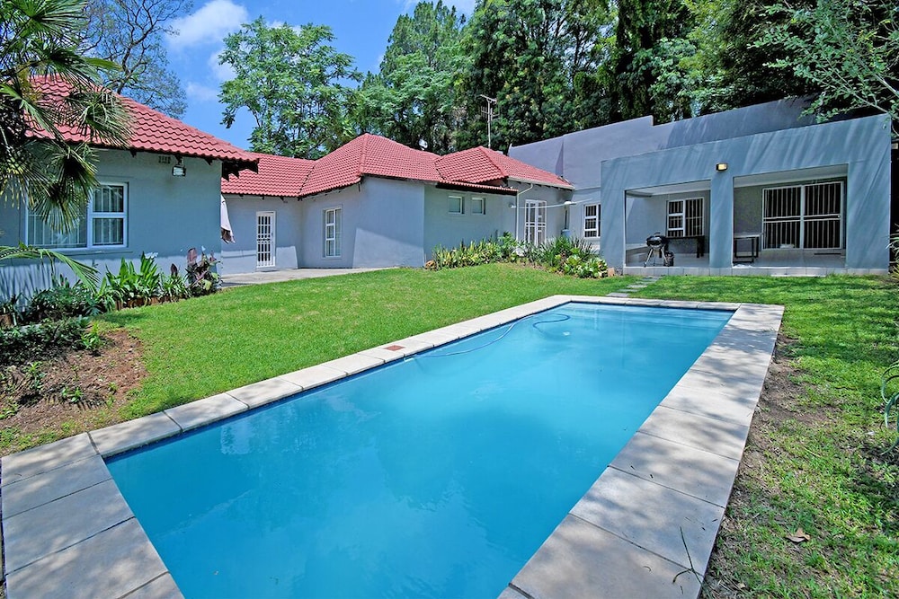 Luxury House photo 3