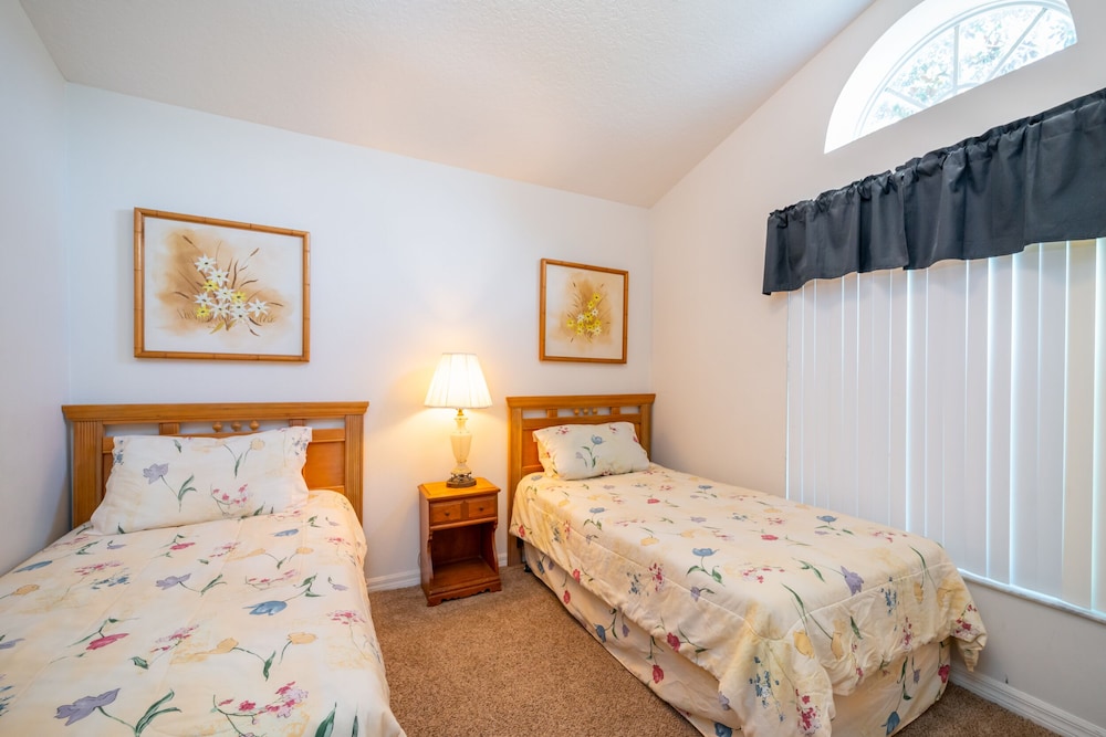 House (1114 4-Bed Pool Home, Liberty Village)