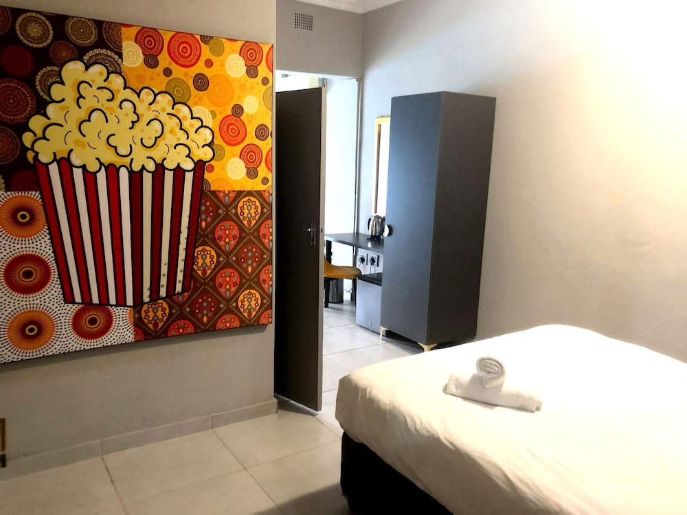 Standard Room, 2 Twin Beds, Pool Access, Pool View - Photo 16