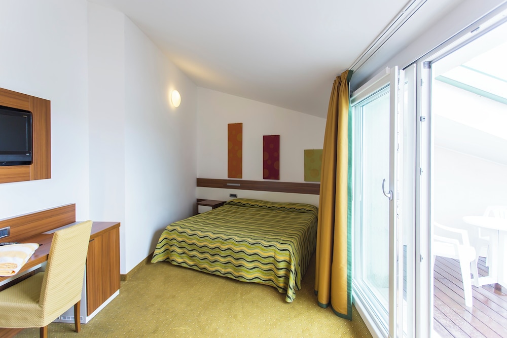 Standard Double Room - Photo 4