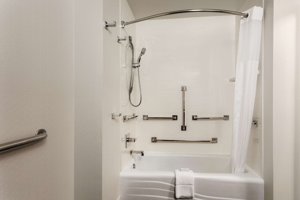 Suite, 2 Queen Beds, Accessible, Bathtub (Mobility & Hearing) photo 2