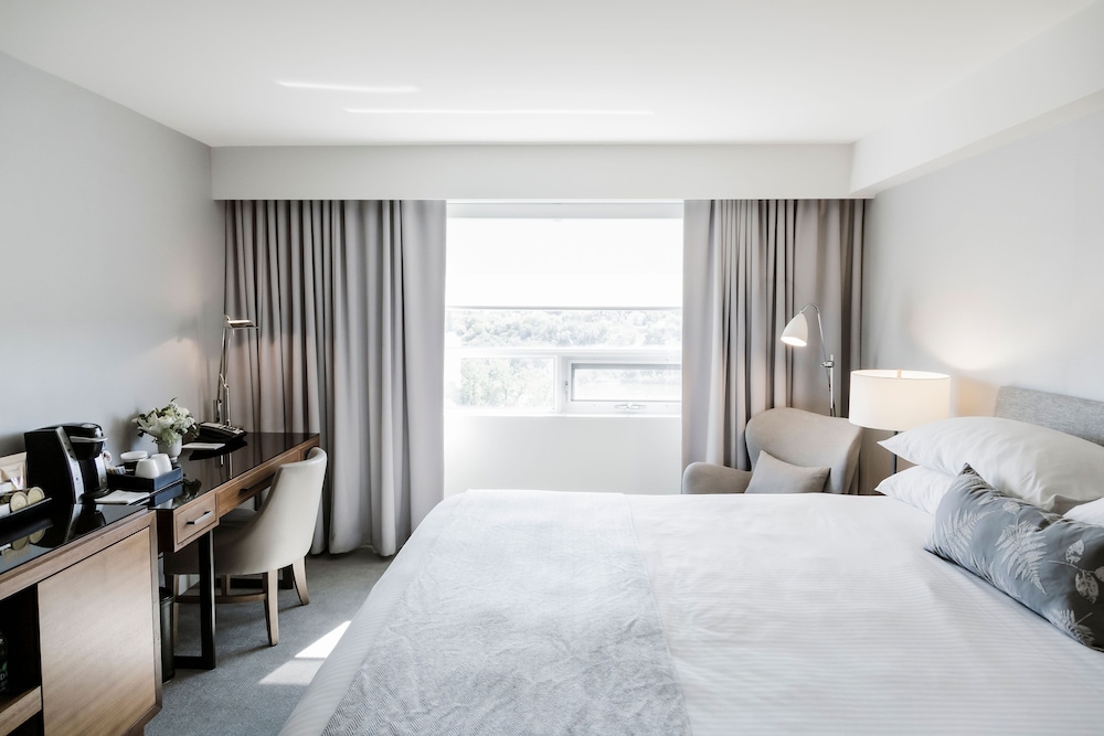 Classic Room, 1 King Bed, River View - Photo 2