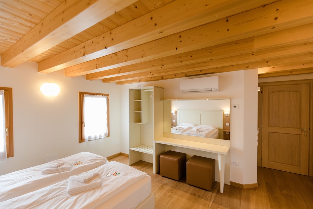 Family Triple Room, Hill View photo 3