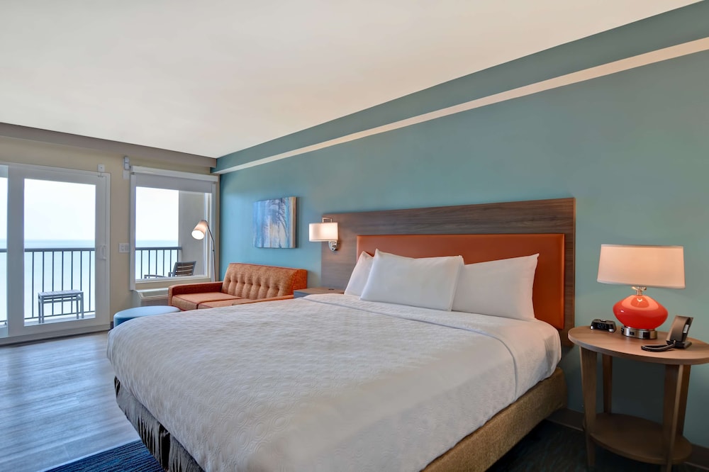 Studio, 1 King Bed, Accessible, Bathtub photo 1