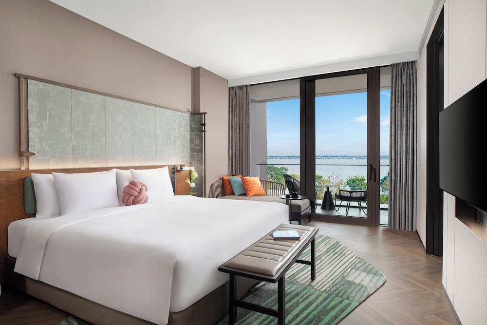 Premium Room, 1 King Bed, Garden View - Photo 1