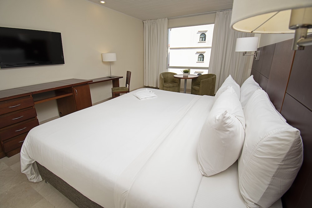 Premium Room, 1 King Bed, Accessible, City View photo 2