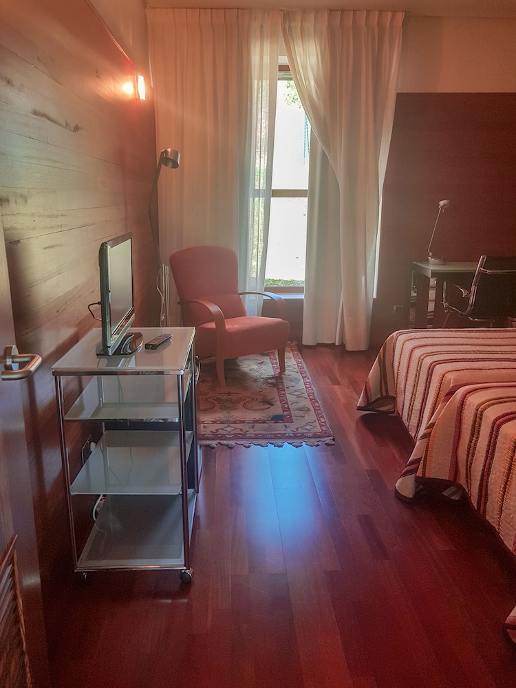 Standard Room photo 2