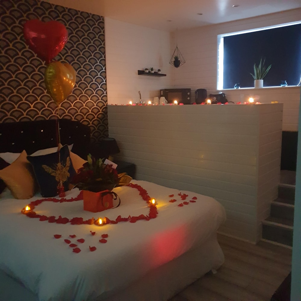 Deluxe Cottage, Ensuite ( Private Hot Tub Room 5)