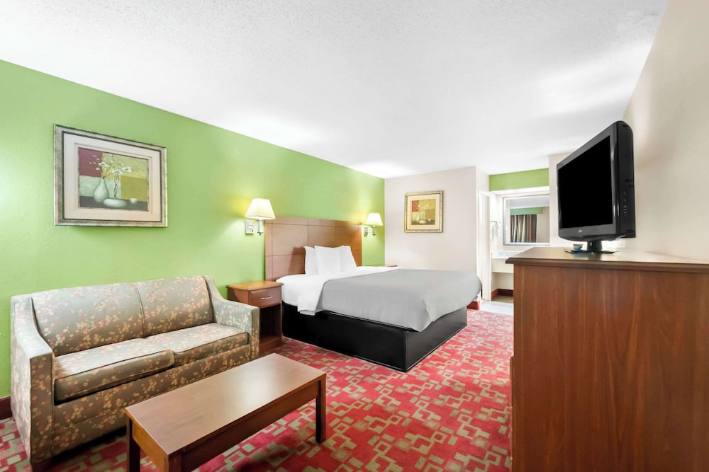 Standard Room, 1 King Bed, Non Smoking photo 1
