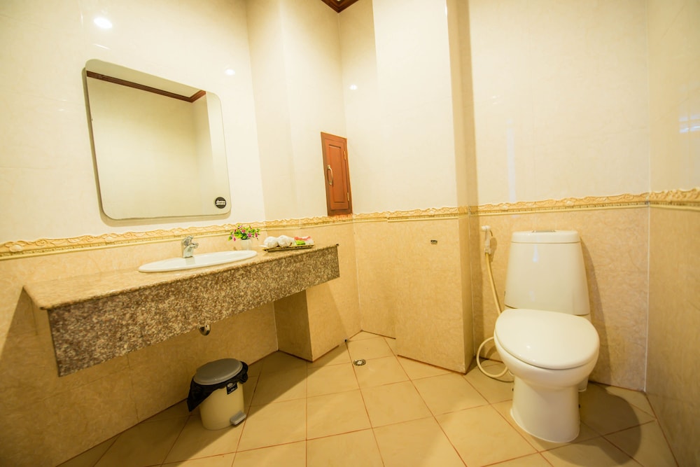 Standard Twin Room - Photo 2