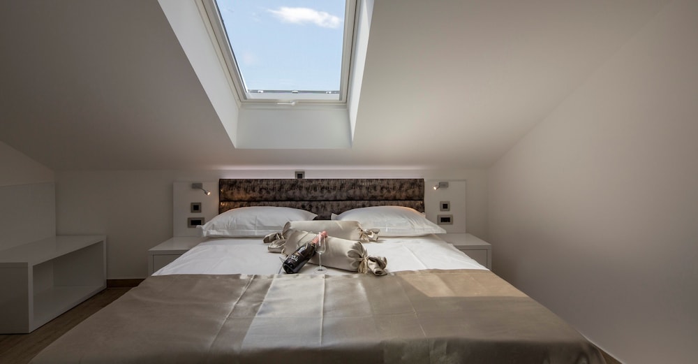 Deluxe Apartment, 3 Bedrooms, Balcony, Sea View photo 3