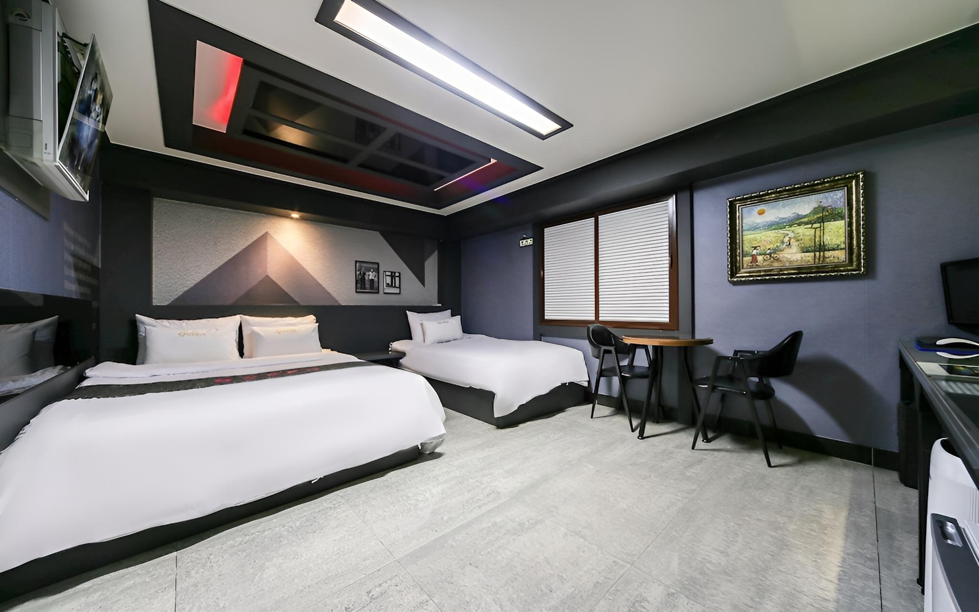 Room (Premium Twin) - Photo 12