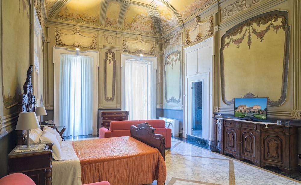 Suite - Photo 2