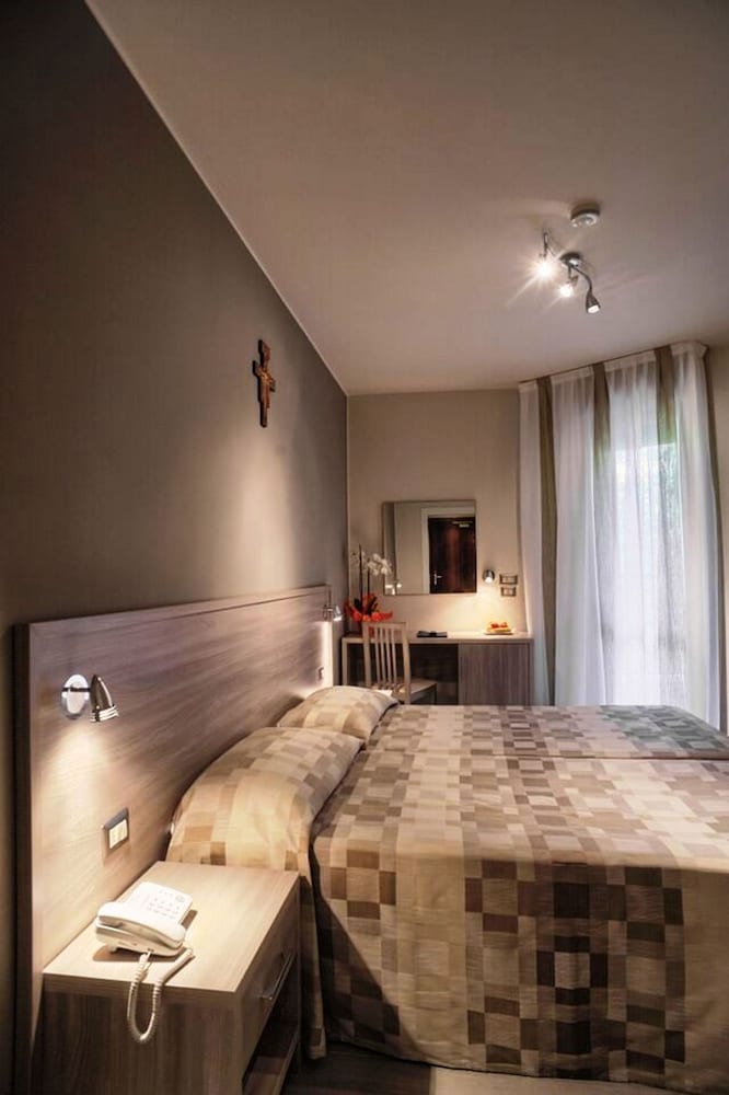 Standard Double or Twin Room, Garden View photo 2
