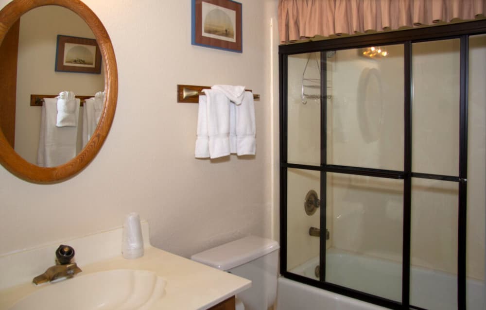 Signature House, 2 Bedrooms, Fireplace photo 2
