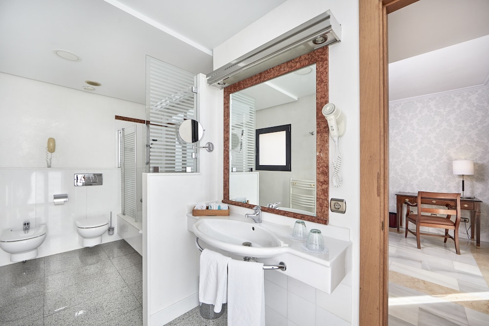 Superior Double Room - Photo 9
