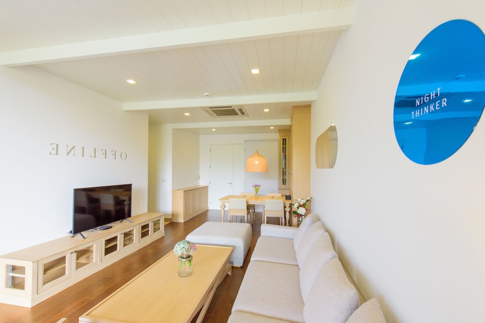 Suite with Mountain View - Photo 11