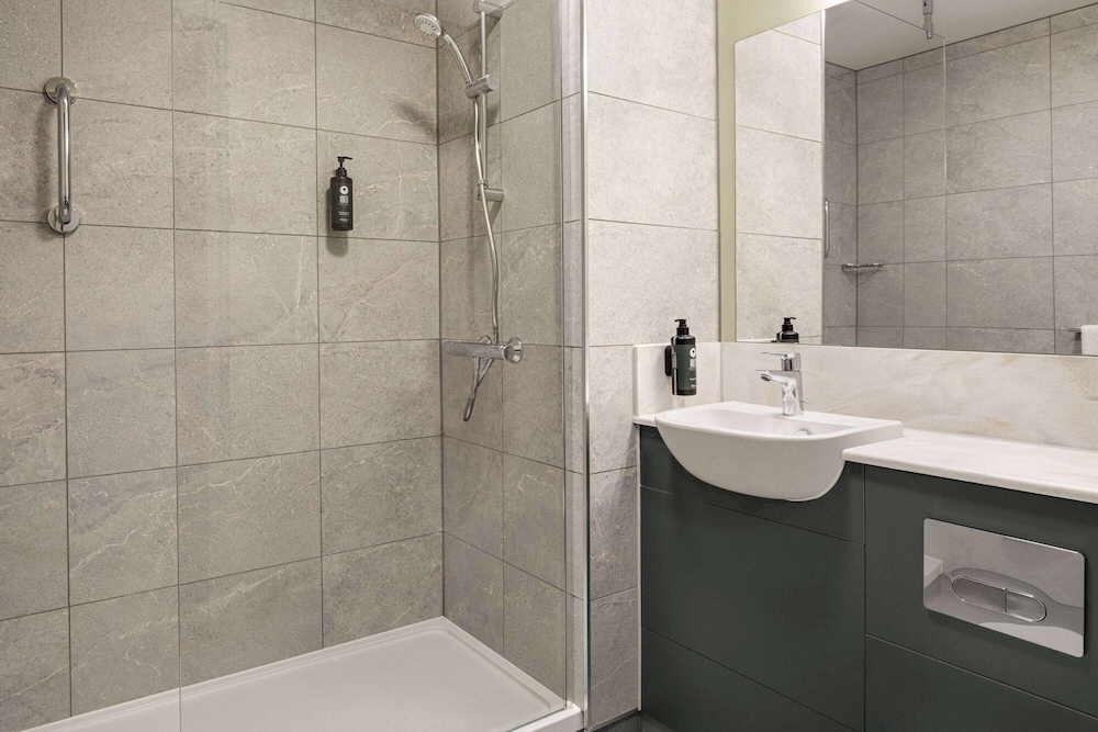 Room (Standard Twin) - Photo 2