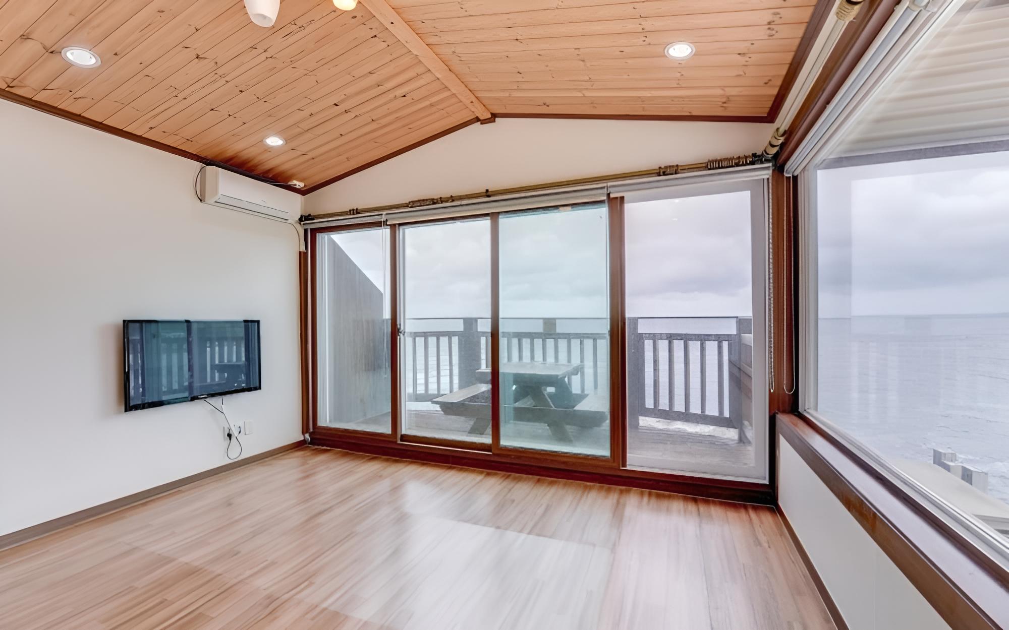 Room (206 (Ocean view)) - Photo 2
