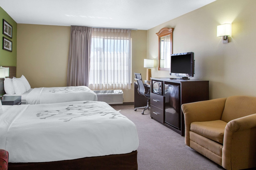 Suite, 2 Queen Beds, Non Smoking - Photo 4