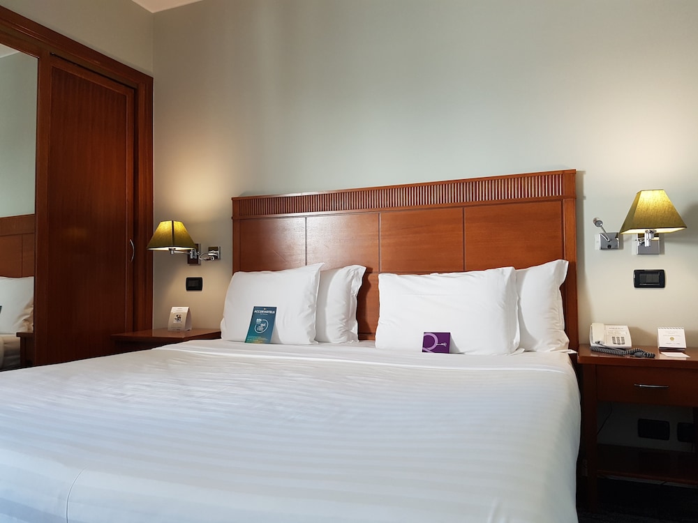 Room, 1 Queen Bed, Accessible photo 1
