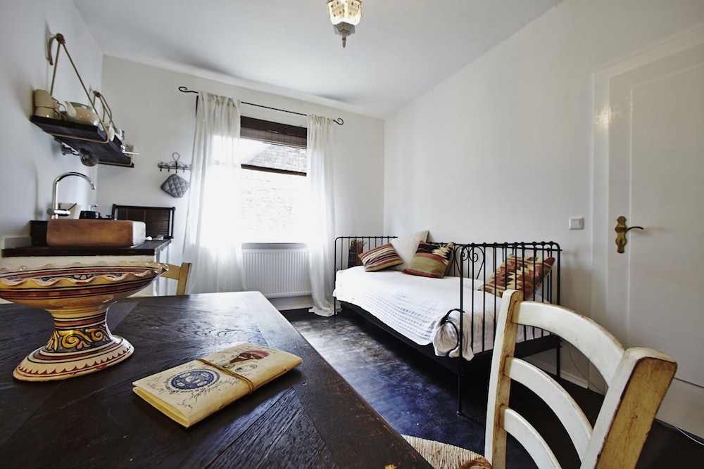 Classic Apartment photo 3